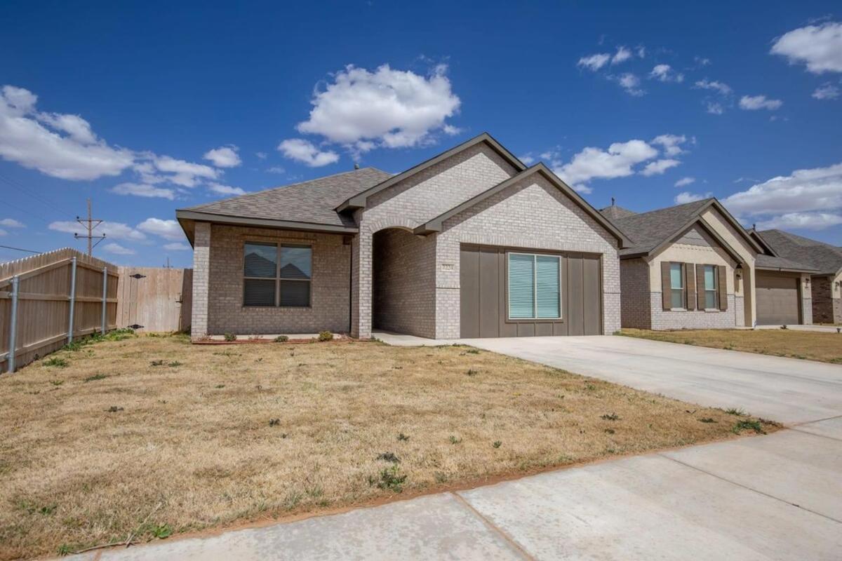 Entire House~ Spacious~ Prime Location~ Backyard Lubbock Buitenkant foto