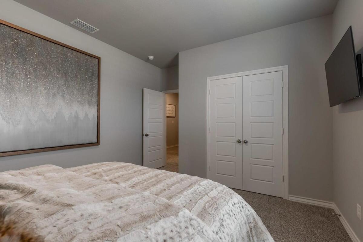 Entire House~ Spacious~ Prime Location~ Backyard Lubbock Buitenkant foto
