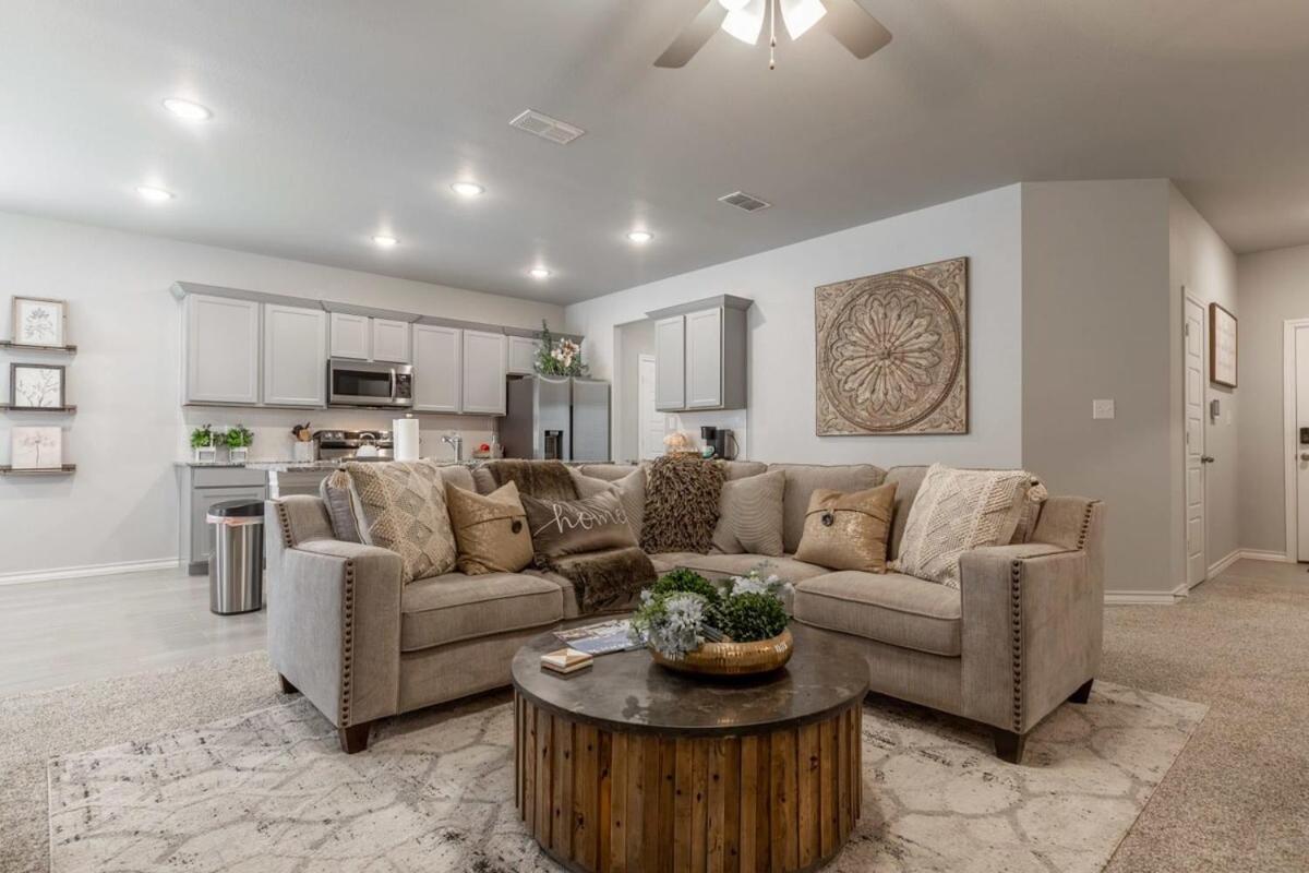 Entire House~ Spacious~ Prime Location~ Backyard Lubbock Buitenkant foto